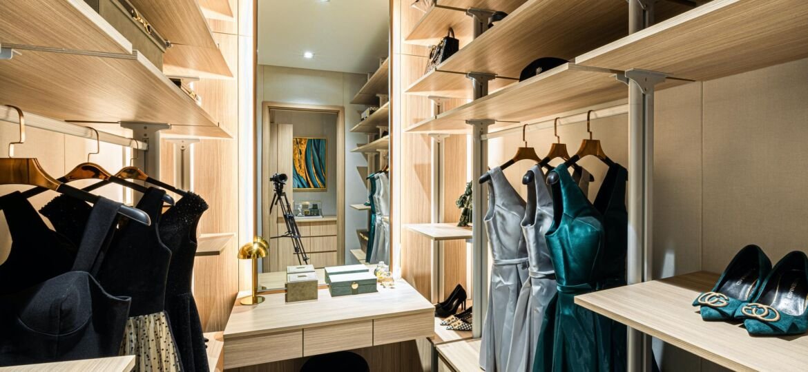 walk in closet