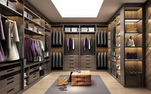 walk-in closet 