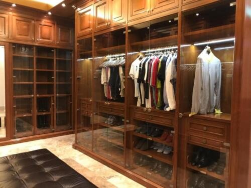 walk-in closet 